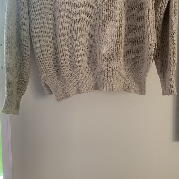 • White Knit Sweater • - Picture 5 of 7